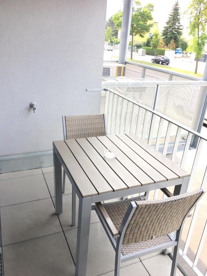 Red Flower Apartment With Pool - 5 Min To Lake เวียนนา ภายนอก รูปภาพ